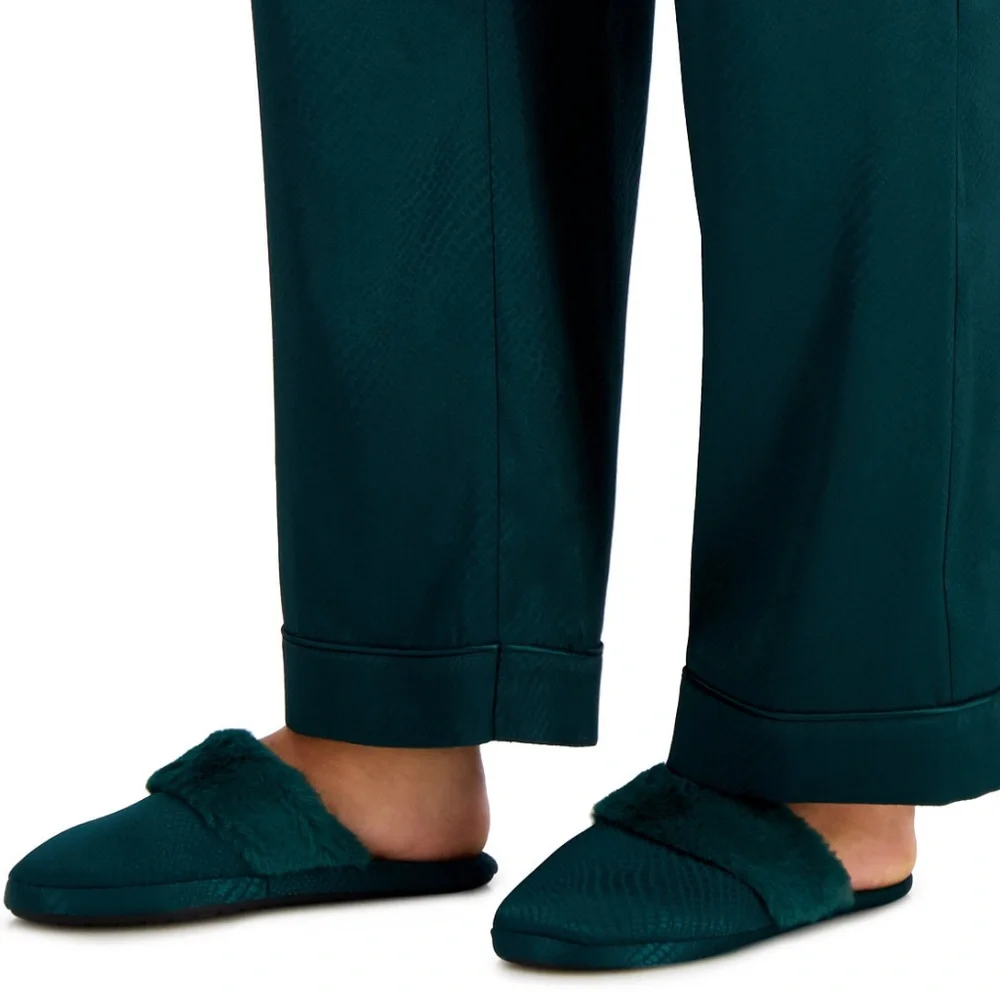 INC INTERNATIONAL CONCEPTS Gift Bag Slippers - Picture 3 of 10